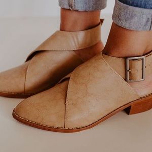 GORGEOUS NWOT gray shoes